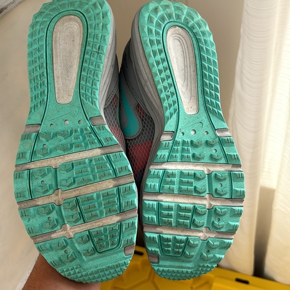 Nike Trail shoes size 9, barely used - Picture 5 of 5